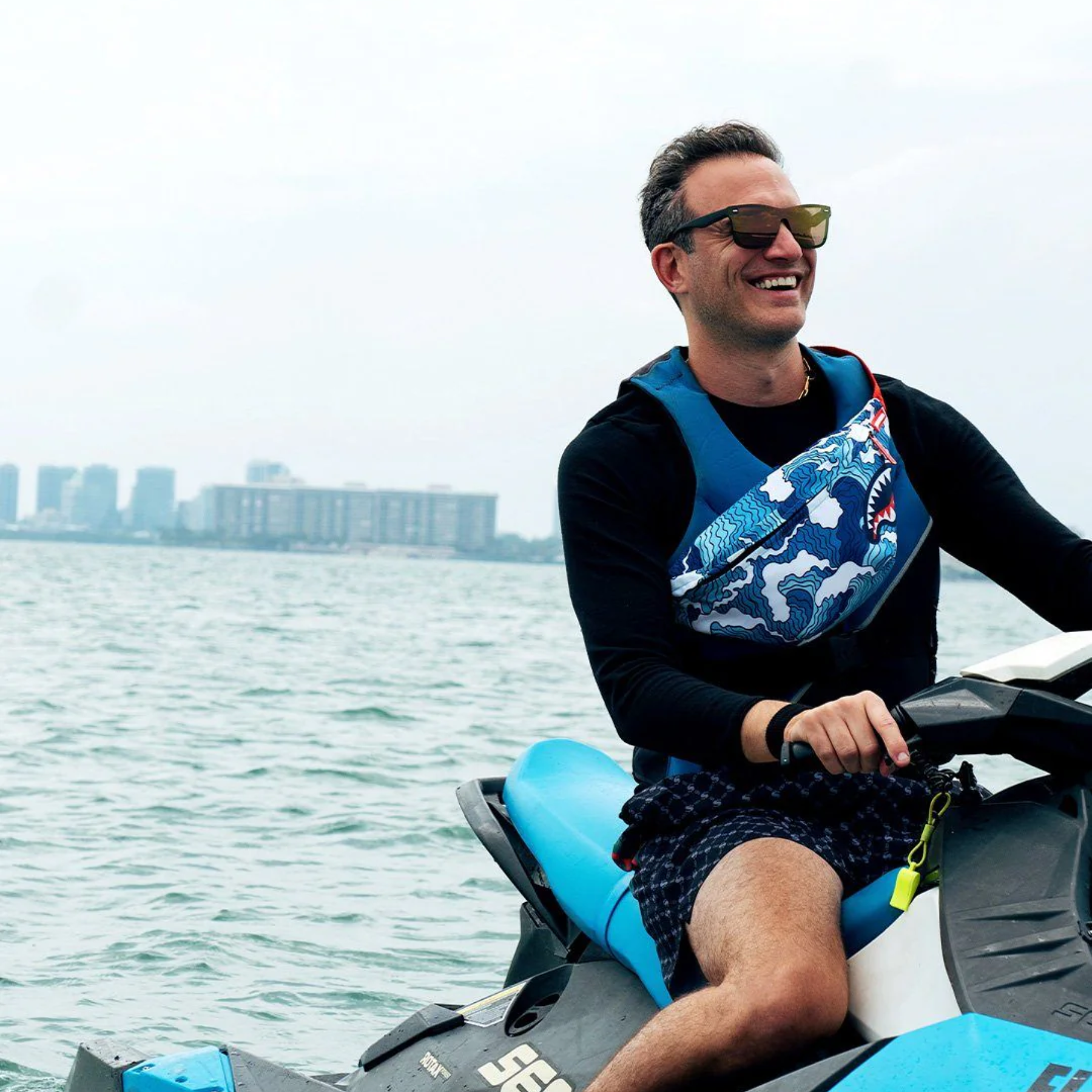 Riñonera Sprayground SHARK WAVE SAVVY